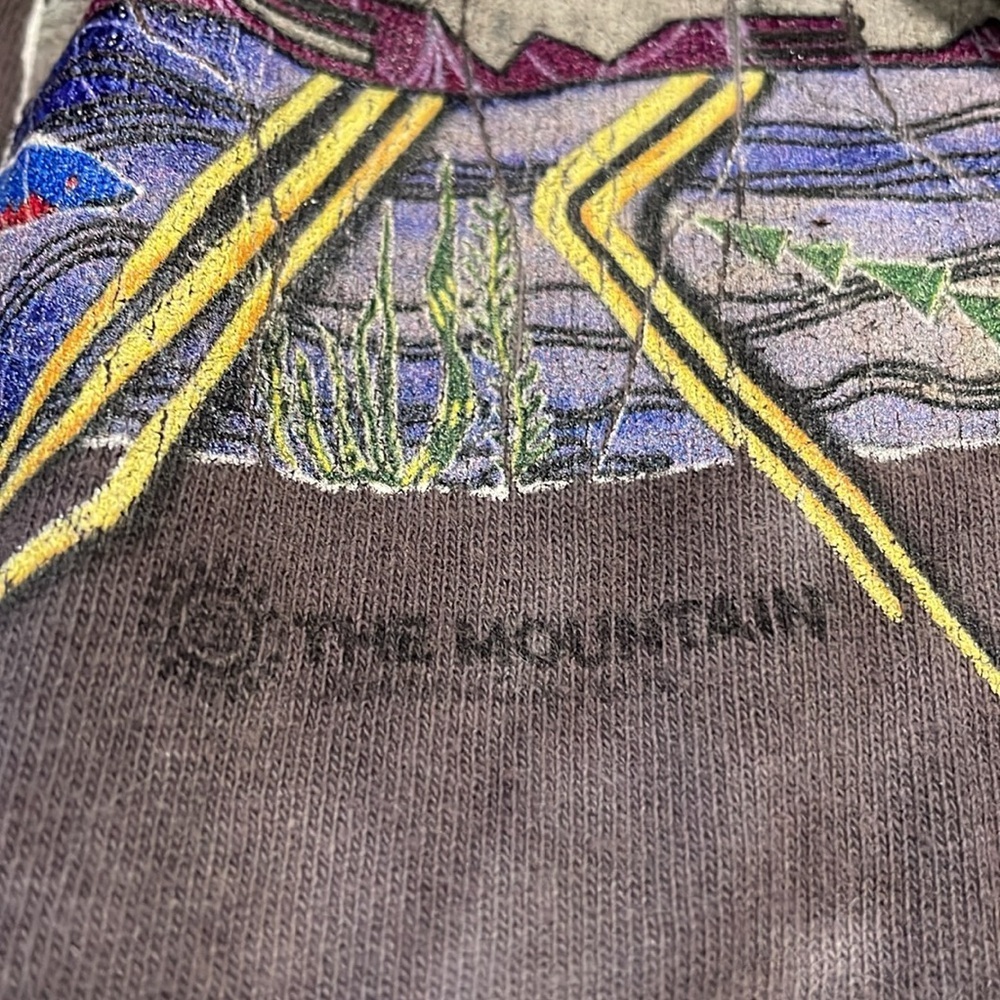 The Mountain Native American/Southwest/Animals Distressed Graphic Tee Size M G6 - Picture 5 of 5